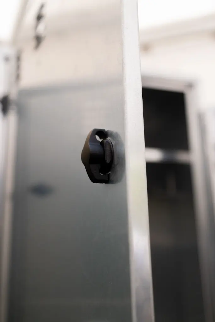 Armoire fermeture cadenas.webp