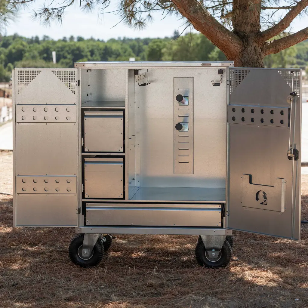 Diligence M acier ouverte.webp