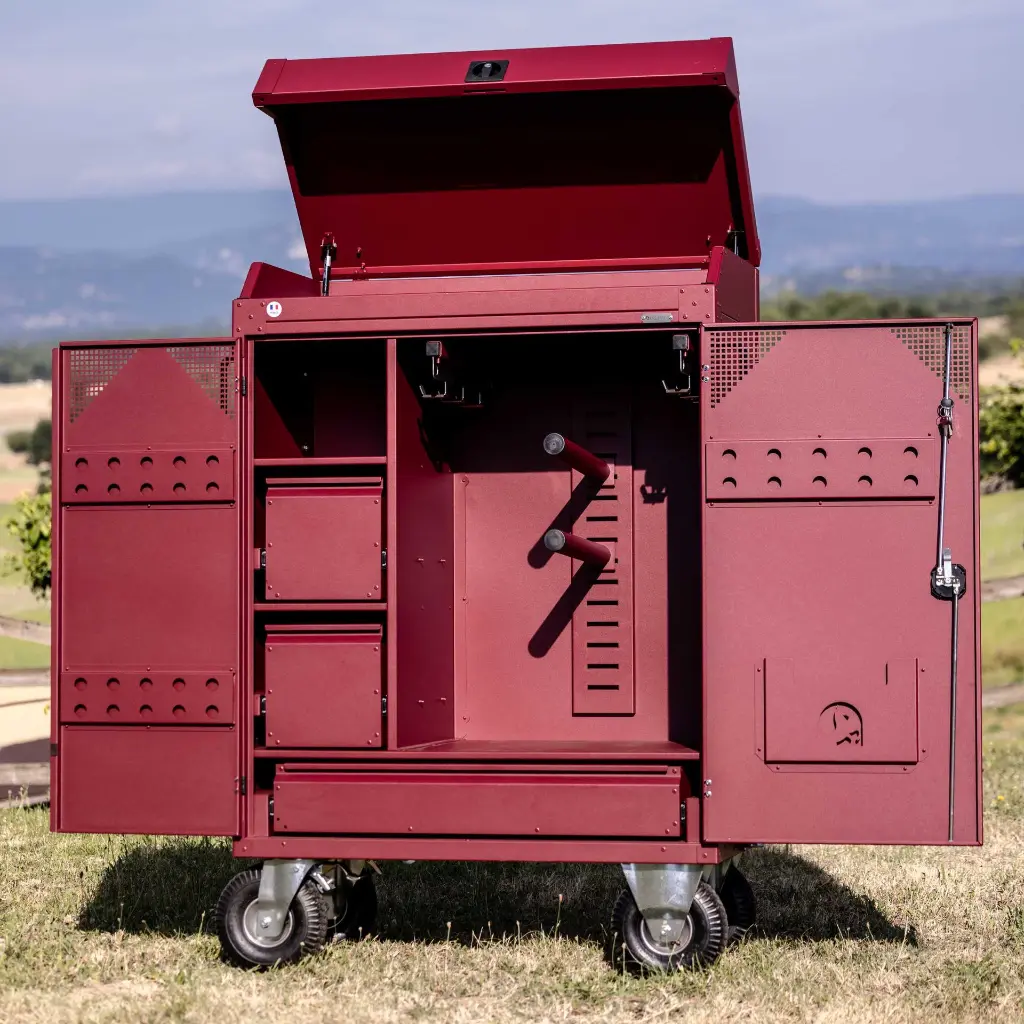 Diligence M avec coffre ouverte.webp